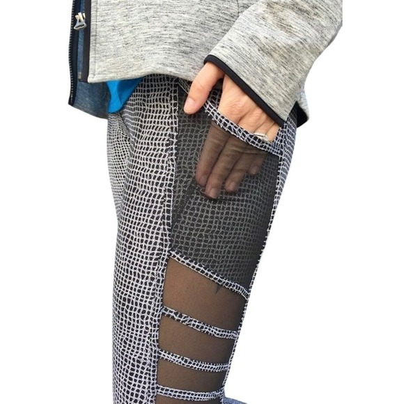 Lululemon Wild And Free Tight Fall Net White Black / Black, Size 2/4 - Picture 5 of 11